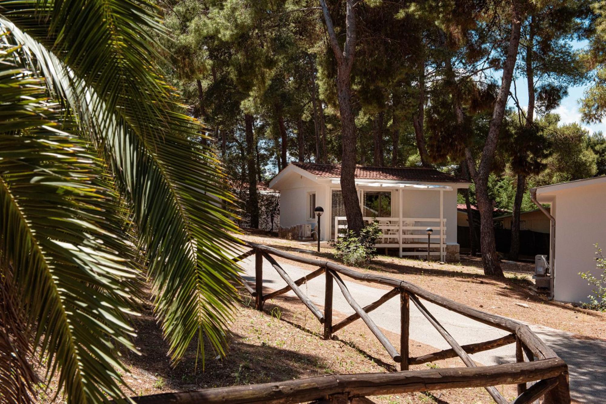 Villaggio Camping Punta Lunga Vieste Bagian luar foto